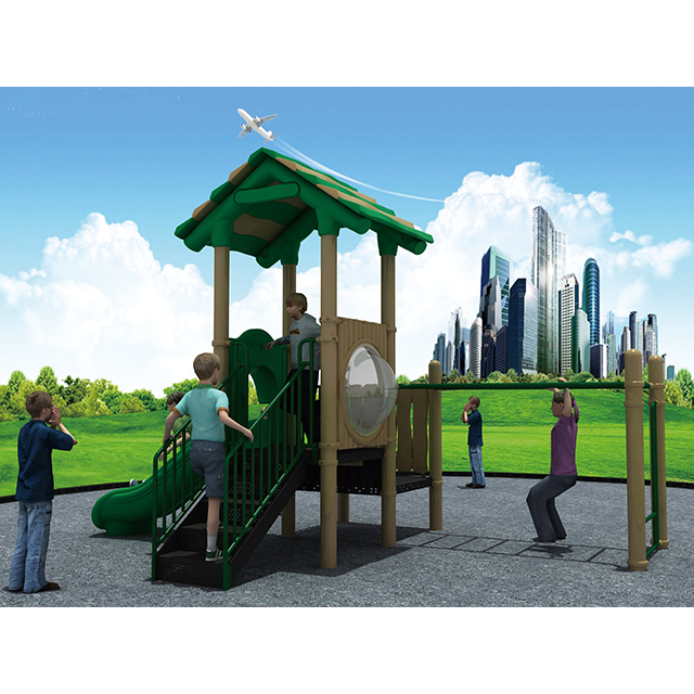 Aire de jeux de forêt de parc d'attractions avec le jeu extérieur de glissière pour des enfants
